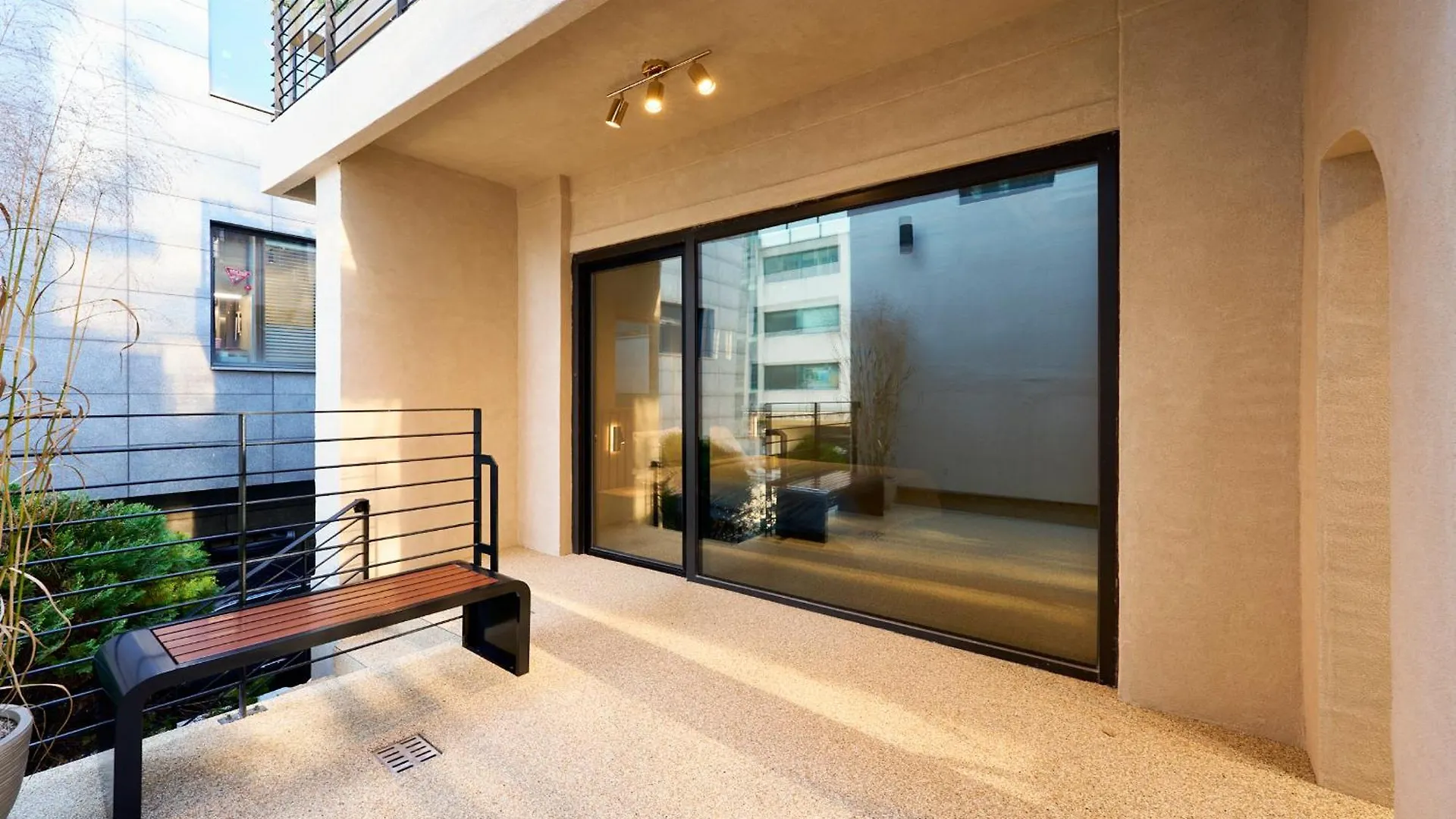 Yt Tailored Service Home Near Hongik Univ Station Seoul