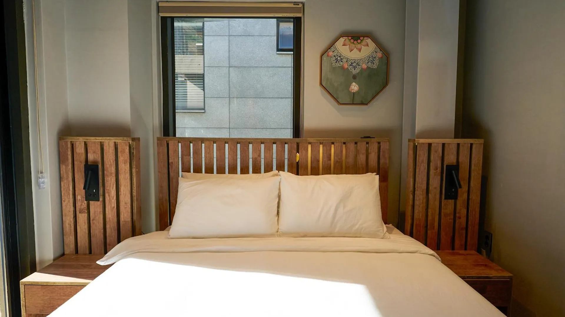 Yt Tailored Service Home Near Hongik Univ Station Seoul