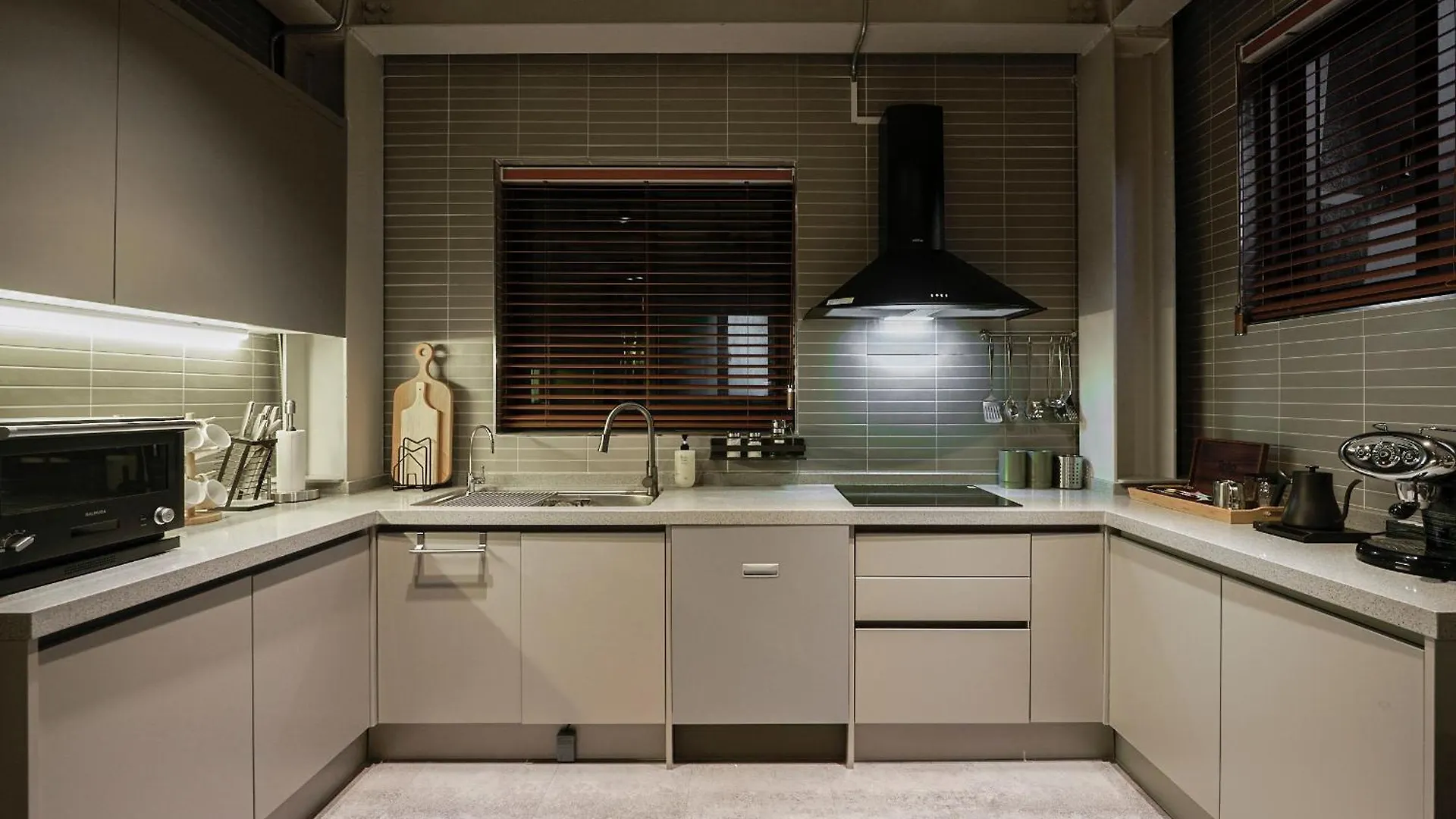 Yt Tailored Service Home Near Hongik Univ Station Seoul