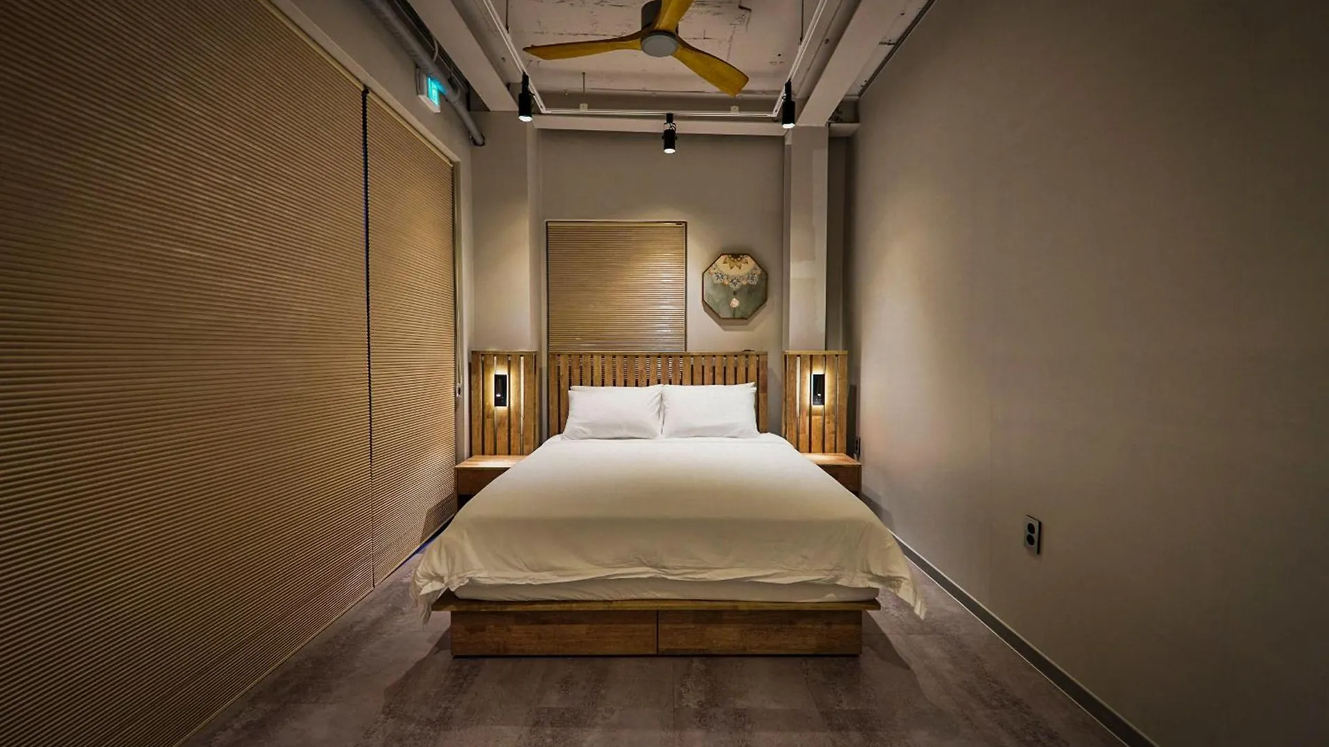 Yt Tailored Service Home Near Hongik Univ Station Seoul