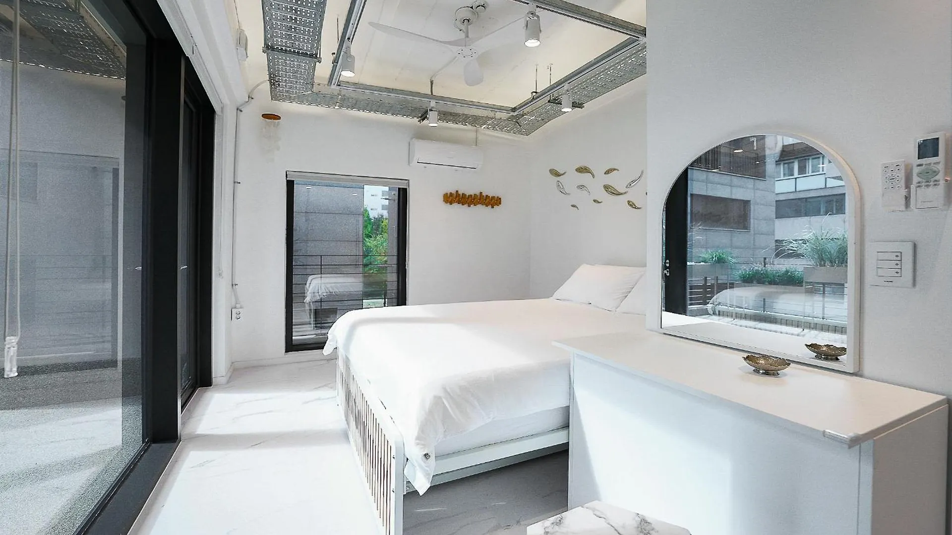 Yt Tailored Service Home Near Hongik Univ Station Seoul Semesterbostad